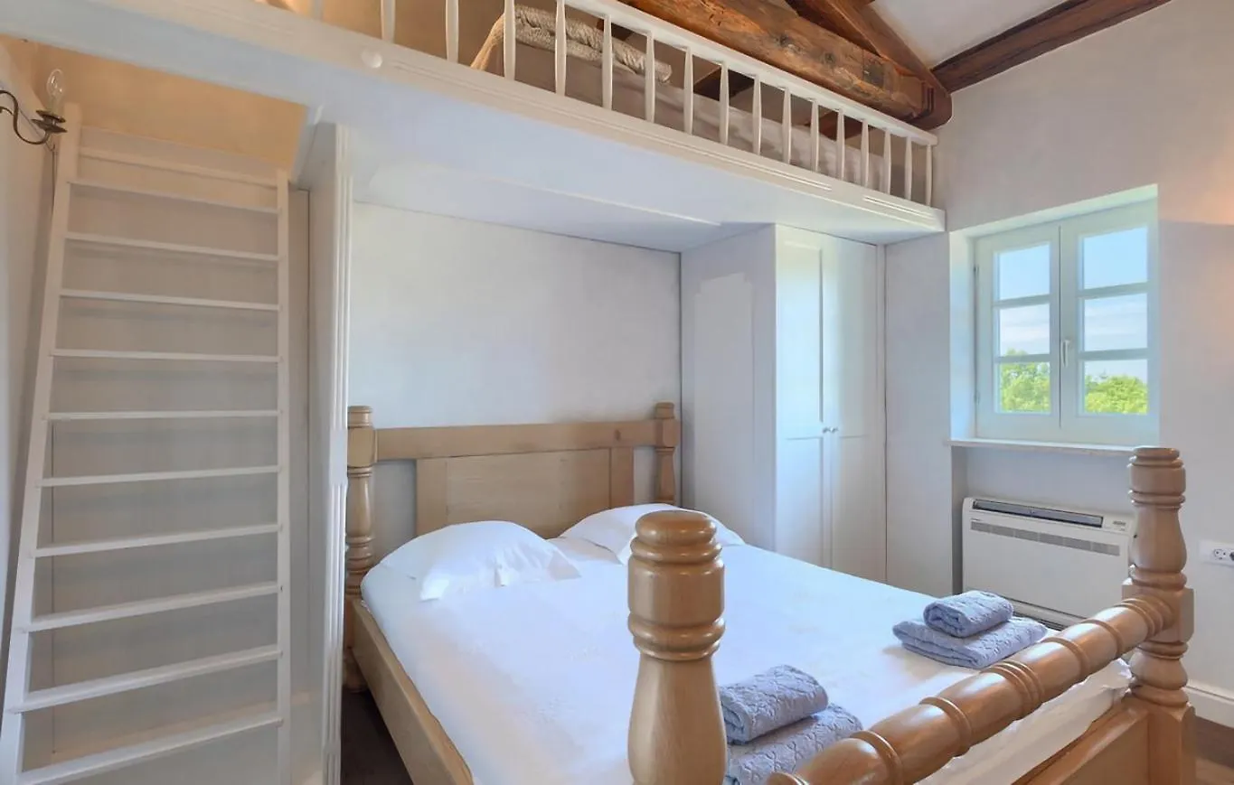 Rustic Villa Peran With Outdoor Pool In Tinjan Radetici