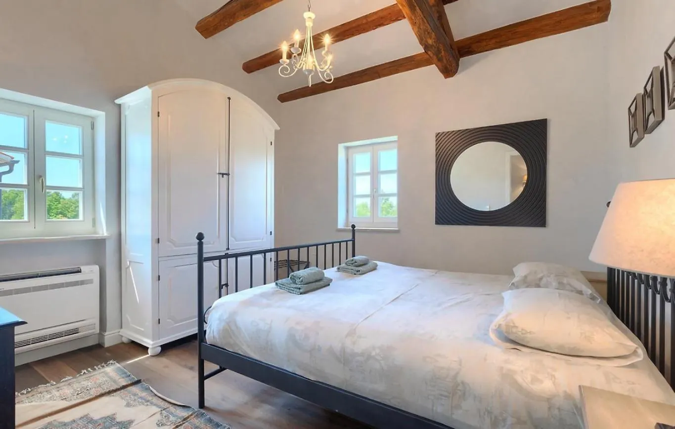 Rustic Villa Peran With Outdoor Pool In Tinjan Radetici