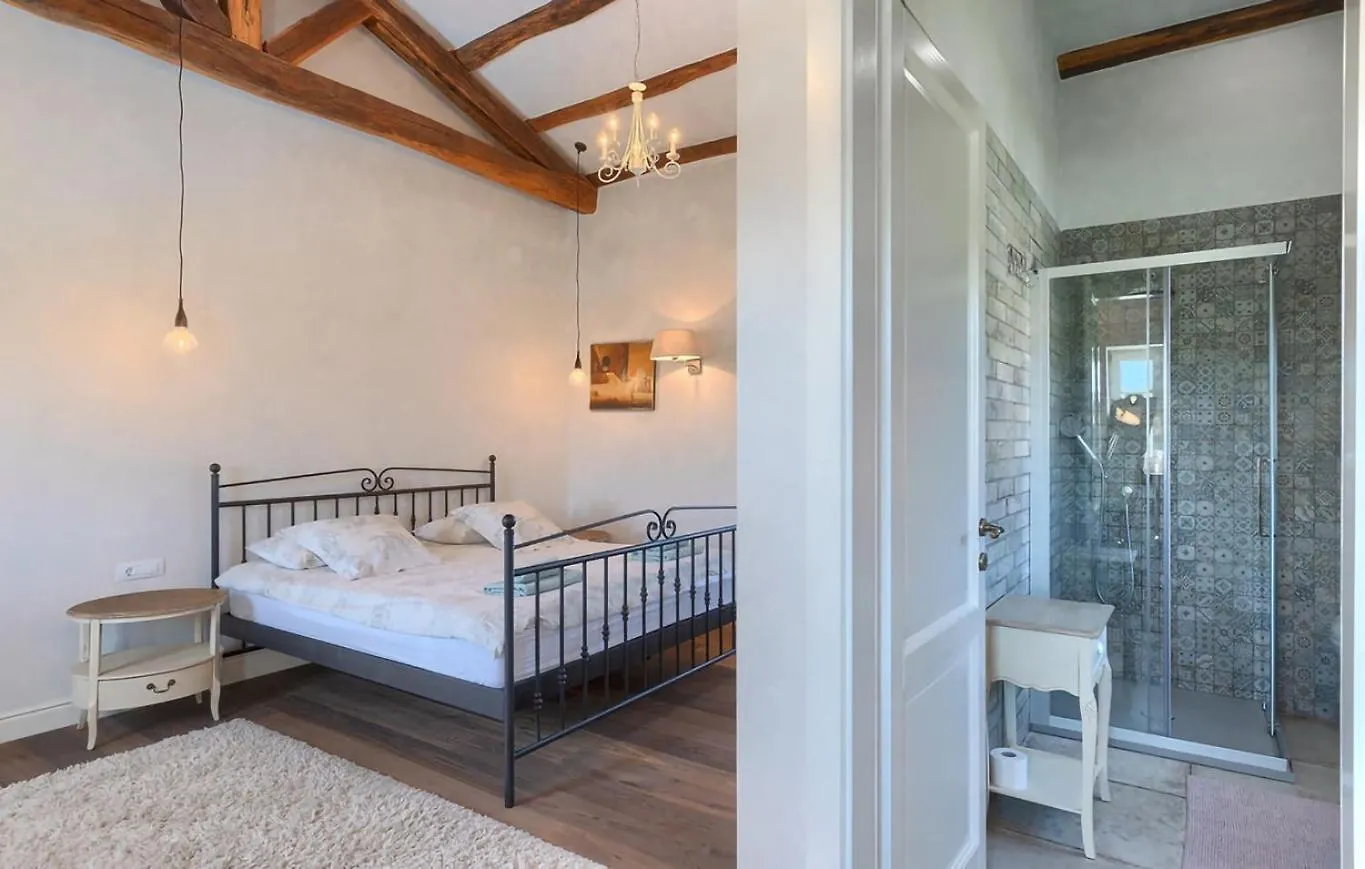 Rustic Villa Peran With Outdoor Pool In Tinjan Radetici Croatia