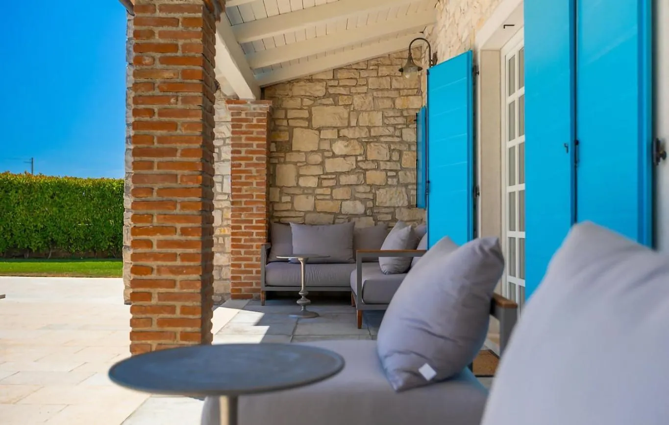 Rustic Villa Peran With Outdoor Pool In Tinjan Radetici