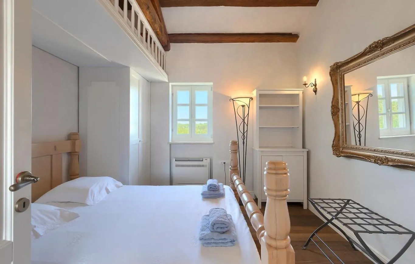 Rustic Villa Peran With Outdoor Pool In Tinjan Radetici