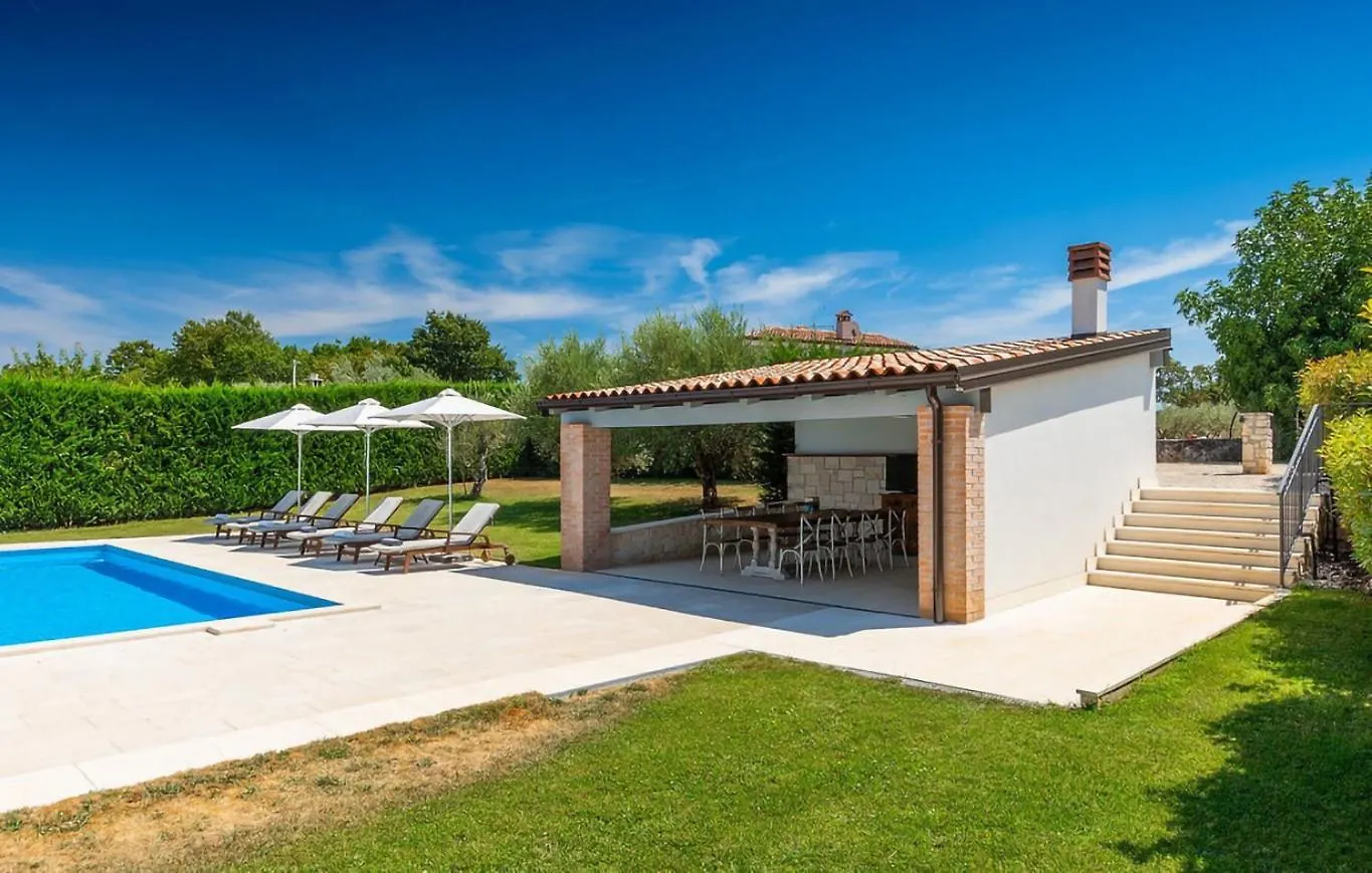 Rustic Villa Peran With Outdoor Pool In Tinjan Radetici