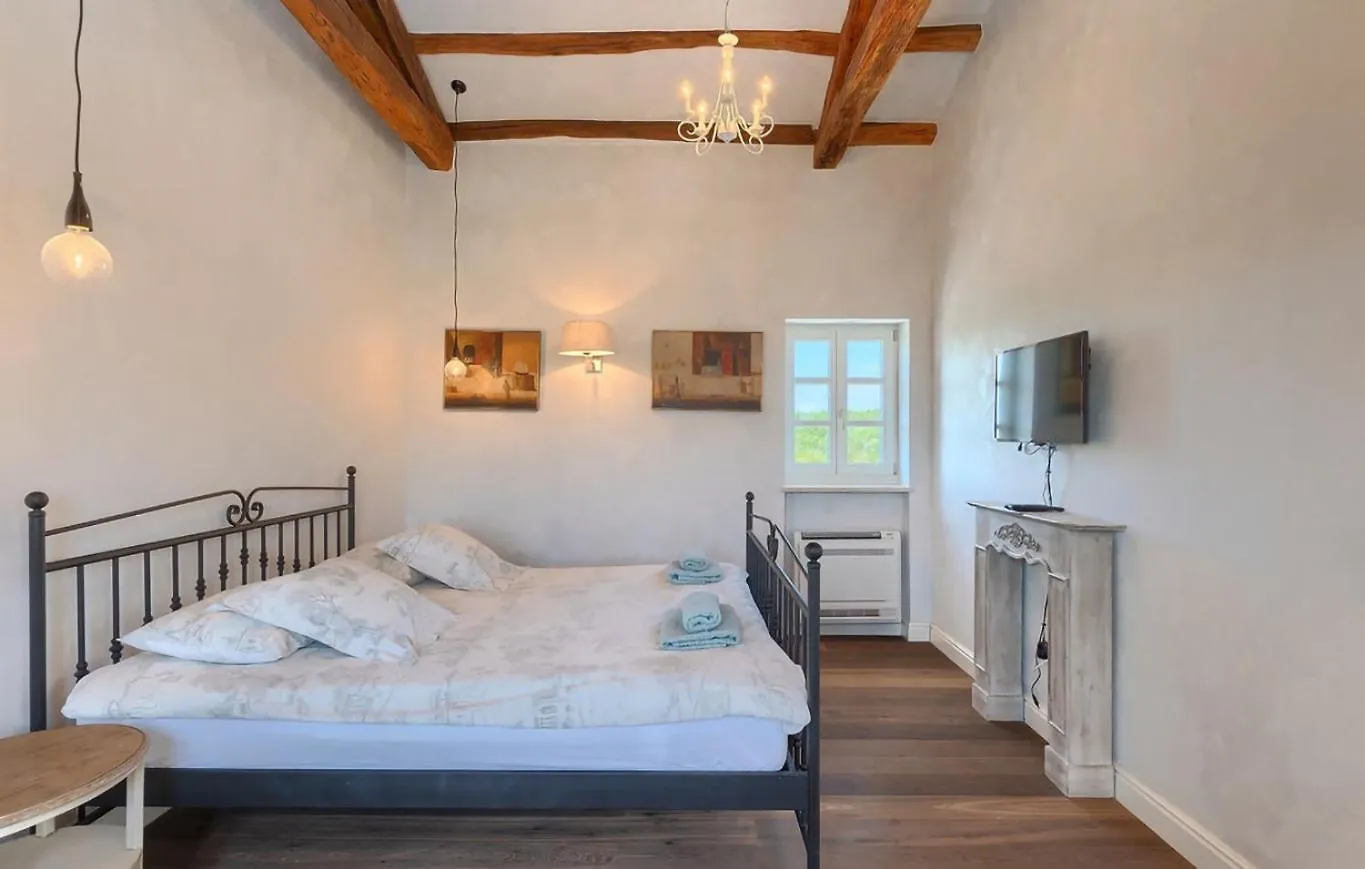 Rustic Villa Peran With Outdoor Pool In Tinjan Radetici 0*,