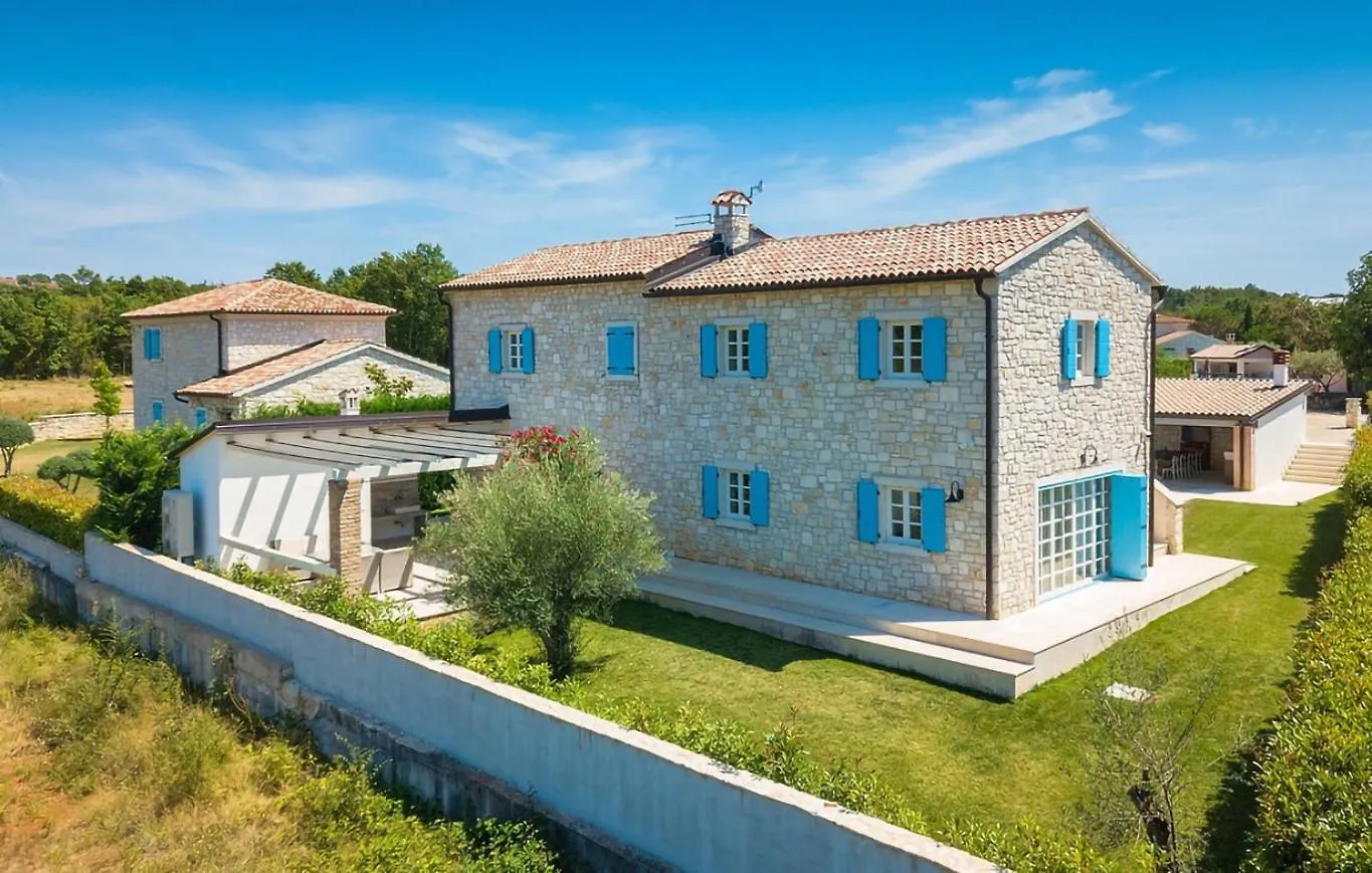 Rustic Villa Peran With Outdoor Pool In Tinjan Radetici