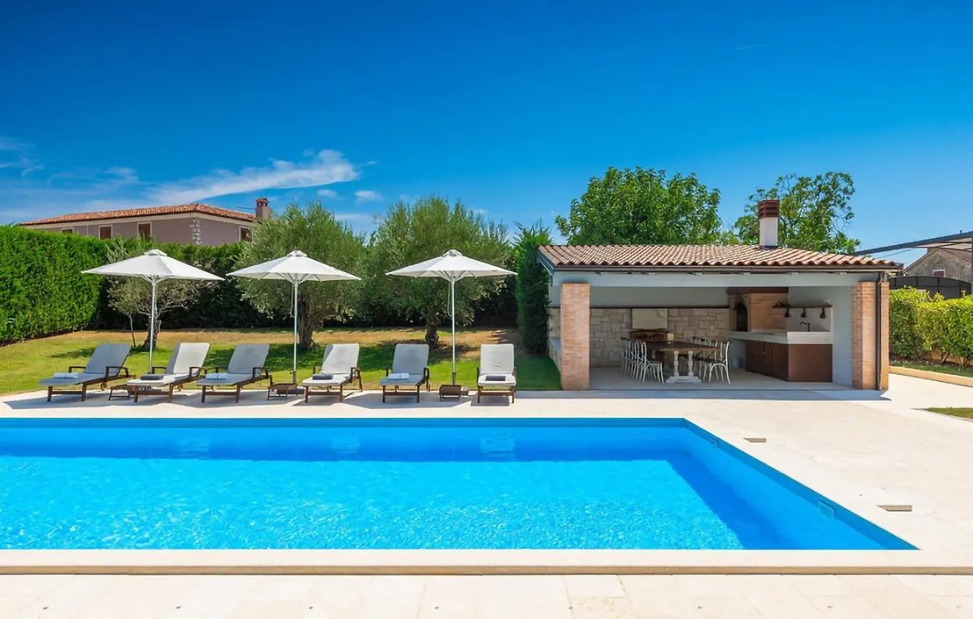 Rustic Villa Peran With Outdoor Pool In Tinjan Radetici 0*,  Croatia