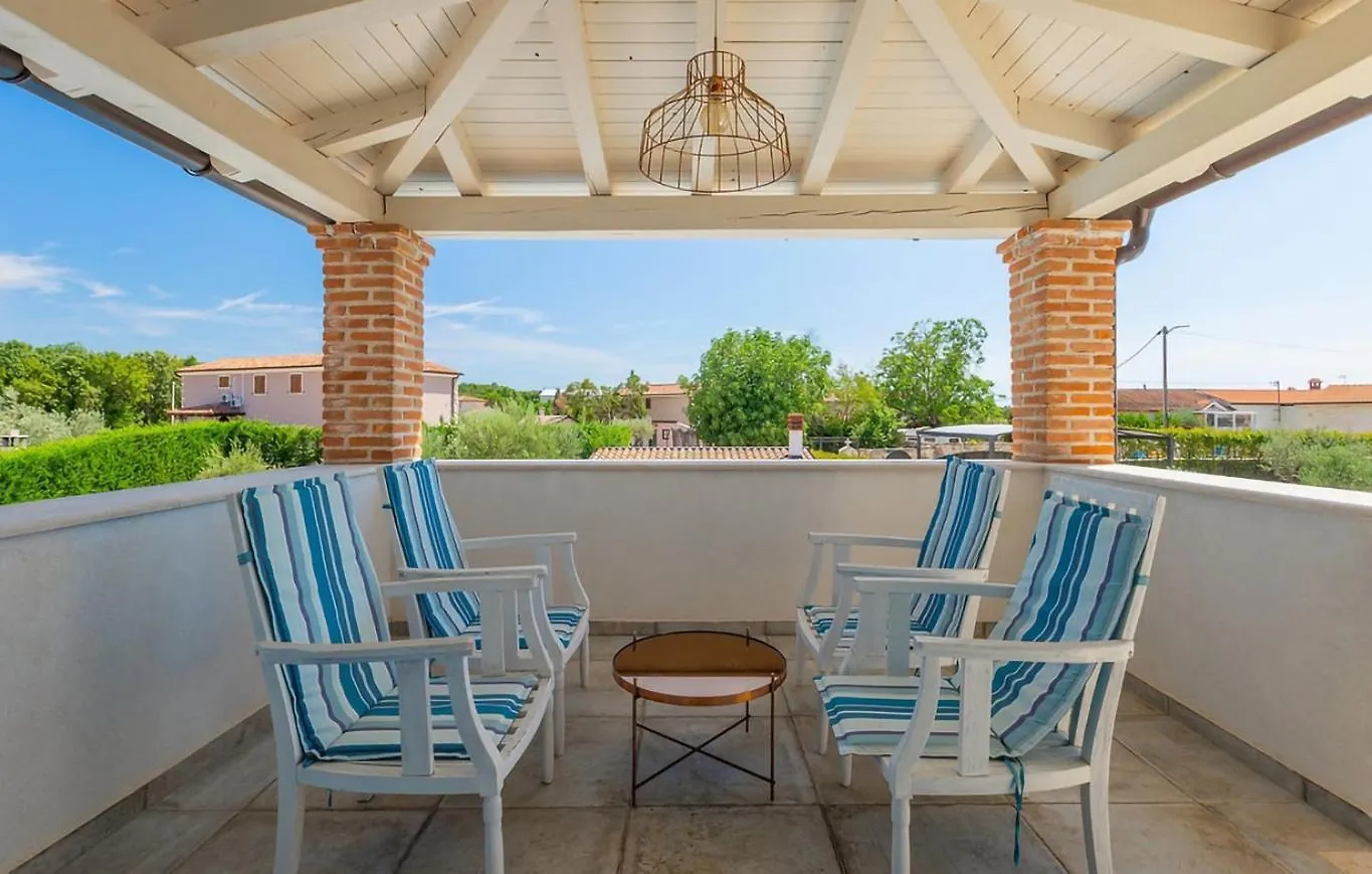 Rustic Villa Peran With Outdoor Pool In Tinjan Radetici 0*,  Croatia