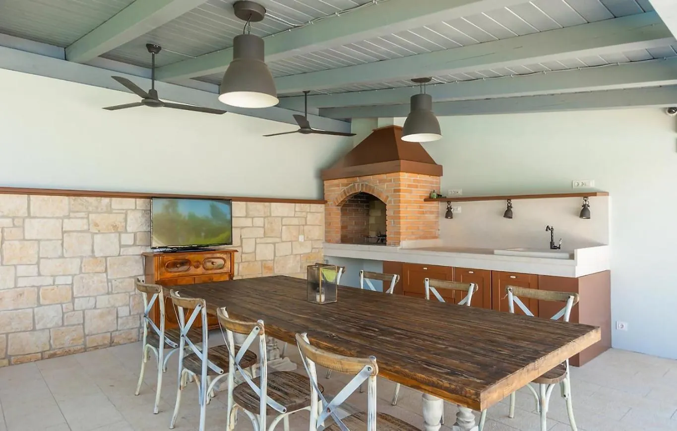 Rustic Villa Peran With Outdoor Pool In Tinjan Radetici Croatia