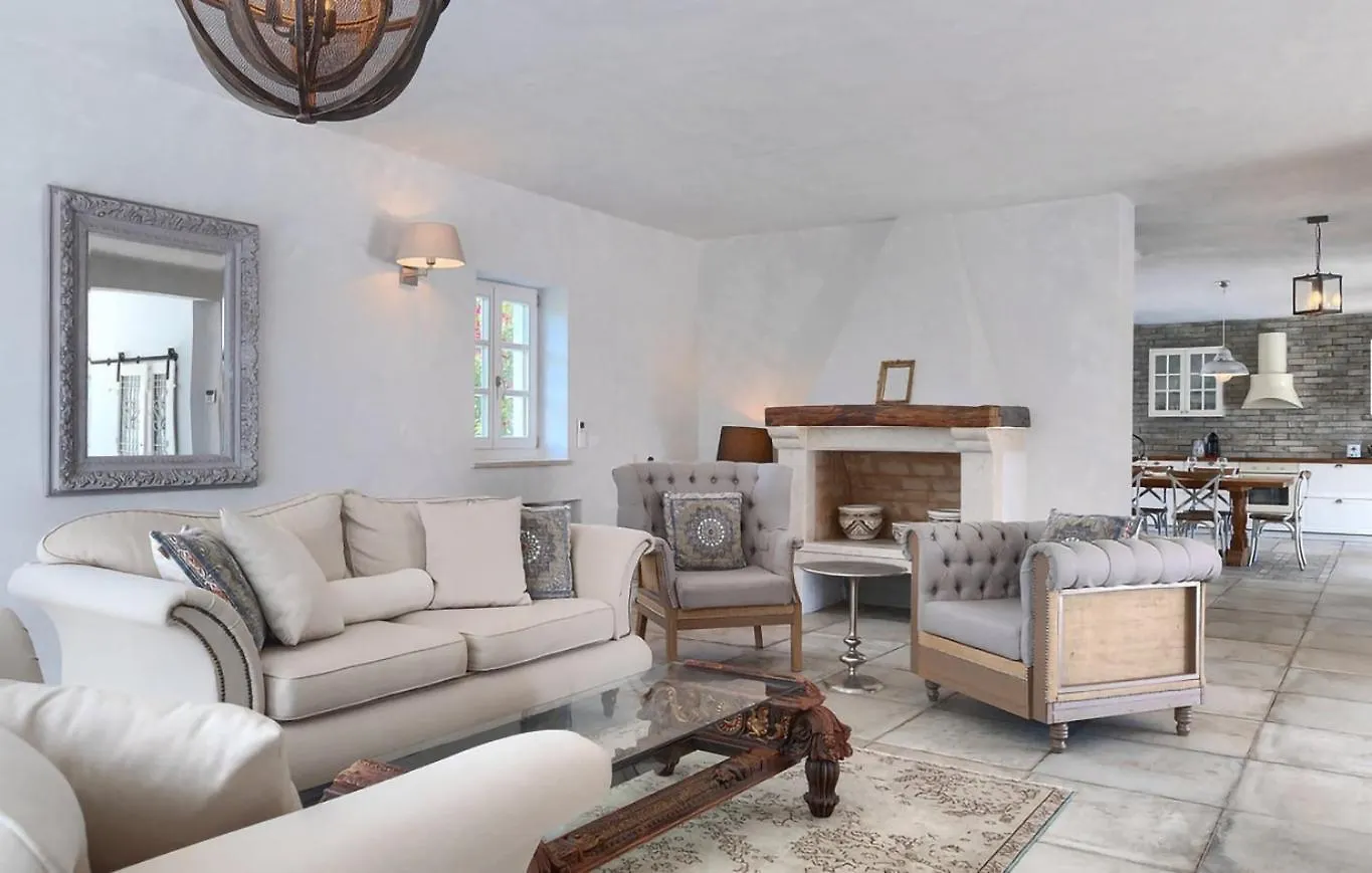 Rustic Villa Peran With Outdoor Pool In Tinjan Radetici